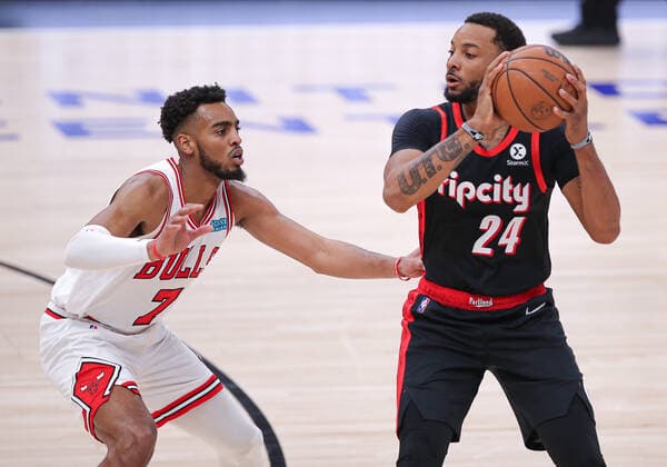 CHICAGO, IL - JANUARY 30: Chicago Bulls forward Troy Brown Jr. (7) posts up against Portland Trail Blazers forward Norman Powell (24) during a NBA, Basketball Herren, USA game between the Portland Trail Blazers and the Chicago Bulls on January 30, 2022 at the United Center in Chicago, IL. (Photo by Melissa Tamez Icon Sportswire) NBA: JAN 30 Trail Blazers at Bulls Icon22013034