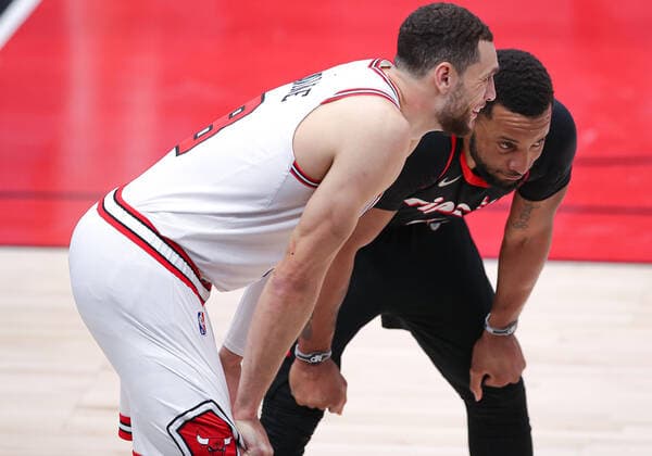 CHICAGO, IL - JANUARY 30: Portland Trail Blazers forward Norman Powell (24) talks with Chicago Bulls guard Zach LaVine (8) during a NBA, Basketball Herren, USA game between the Portland Trail Blazers and the Chicago Bulls on January 30, 2022 at the United Center in Chicago, IL. (Photo by Melissa Tamez Icon Sportswire) NBA: JAN 30 Trail Blazers at Bulls Icon22013052
