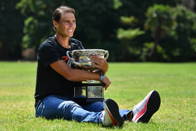 RAFAEL NADAL AUSTRALIAN OPEN 2022, Rafael Nadal of Spain poses for a photograph with the Norman Brookes Challenge Cup in Melbourne, Monday, January 31, 2022. Nadal won a record 21st Grand Slam and his second Australian Open title on Sunday after a thrilling five set victory over Daniil Medvedev of Russia. ( NO ARCHIVING, EDITORIAL USE ONLY, NO USE IN BOOKS WITHOUT CONSENT MELBOURNE VICTORIA AUSTRALIA  Copyright: xJOELxCARRETTx 20220131001618641924