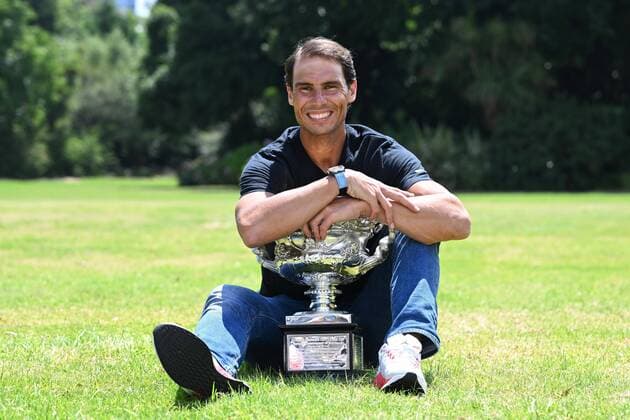 Sport Themen der Woche KW05 Sport Bilder des Tages January 31, 2022: Rafael Nadal poses for photographs with the 2022 Australian Open trophy at Government House in Melbourne, Australia. Cal Media Melbourne Australia - ZUMAc04_ 20220131_zaf_c04_019 Copyright: xSydneyxLowx