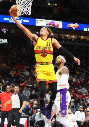 January 30, 2022, Atlanta, GA, USA: Atlanta Hawks guard Trae Young goes to the basket for two past Los Angeles Lakers forward Carmelo Anthony in an NBA, Basketball Herren, USA basketball game on Sunday, Jan. 30, 2022, in Atlanta. Atlanta USA - ZUMAm67_ 0149412442st Copyright: xCurtisxComptonx