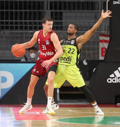 Duel between Zan Mark Sisko Bayern Basketball, 31 and Cameron Wells medi bayreuth, 22 GER, FC Bayern Basketball vs medi bayreuth, 1 Bundesliga, season 2021 2022, 30 01 2022, GER, FC Bayern Basketball vs medi bayreuth, 1 Bundesliga, season 2021 2022, 30 01 2022, Muenchen Copyright: xEIBNER MarcelxEngelbrechtx EP_EER