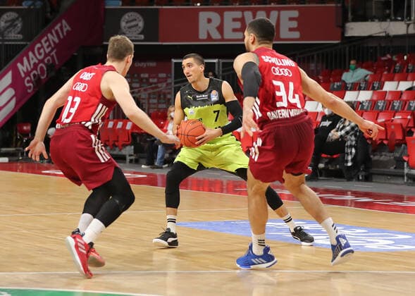 Philip Jalalpoor medi bayreuth, 7 on the ball GER, FC Bayern Basketball vs medi bayreuth, 1 Bundesliga, season 2021 2022, 30 01 2022, GER, FC Bayern Basketball vs medi bayreuth, 1 Bundesliga, season 2021 2022, 30 01 2022, Muenchen Copyright: xEIBNER MarcelxEngelbrechtx EP_EER