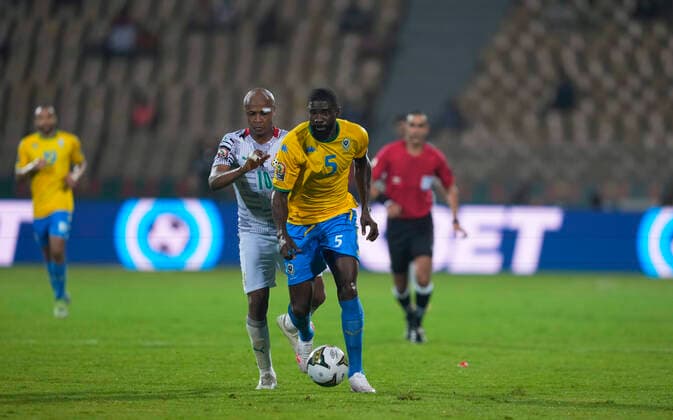 Yaoundo , Cameroon, January, 14, 2022: Bruno Ecuele Manga of Gabon and Andro Ayew of Ghana during Ghana vs Gabon- Africa Cup of Nations at Ahmadou Ahidjo Stadium. Kim Price CSM. YaoundÃ Cameroon - ZUMAc04_ 20220114_zaf_c04_338 Copyright: xUlrikxPedersenx