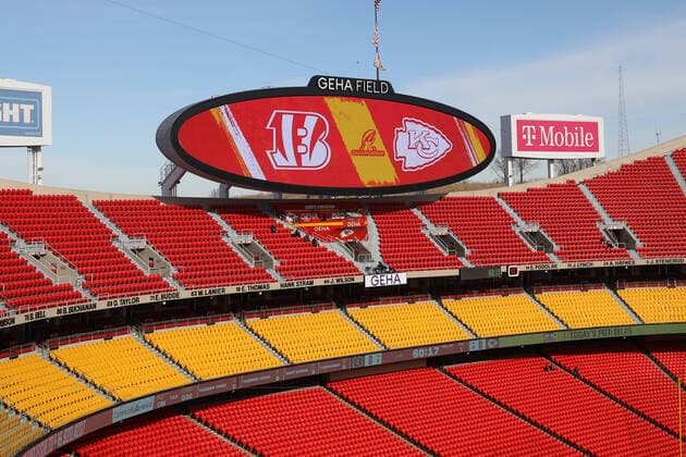 KANSAS CITY, MO - JANUARY 30: A view of the Bengals and Chiefs logos on the scoreboard before the AFC Championship game between the Cincinnati Bengals and Kansas City Chiefs on Jan 30, 2022 at GEHA Field at Arrowhead Stadium in Kansas City, MO. (Photo by Scott Winters Icon Sportswire) NFL, American Football Herren, USA JAN 30 AFC Conference Championship - Bengals at Chiefs Icon2201300114