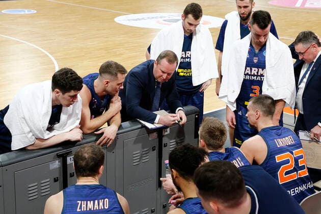 Basketball FIBA Europa Cup 5 Matchday Group I Round 2 at Oberfrankenhalle in Bayreuth Season 2021 2022 Medi Bayreuth vs Parma Parimatch Karys Maksvytis Parma Parimatch coach at timeout