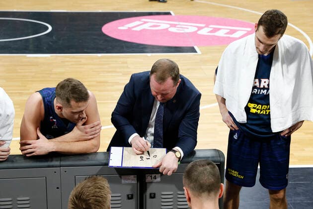 Basketball FIBA Europa Cup 5 Matchday Group I Round 2 at Oberfrankenhalle in Bayreuth Season 2021 2022 Medi Bayreuth vs Parma Parimatch Karys Maksvytis Parma Parimatch coach at timeout