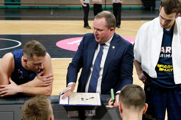 Basketball FIBA Europa Cup 5 Matchday Group I Round 2 at Oberfrankenhalle in Bayreuth Season 2021 2022 Medi Bayreuth vs Parma Parimatch Karys Maksvytis Parma Parimatch coach at timeout