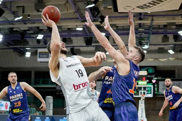 medi bayreuth Parma Perm , Basketball, FIBA Europe Cup, Round 2 , Matchday 5, Season 2021 2022, 01 02 2022 11 Marcel Ponitka Parma Perm 19 Sajus Martynas medi Bayreuth medi bayreuth Parma Perm , Basketball, FIBA Europe Cup, Round 2, Matchday 5, Season 2021 2022, 01 02 2022 Bayreuth Copyright: xEibner-Pressefoto ThorstenxOchsx EP_TOS