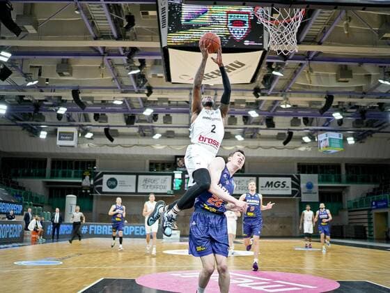 medi bayreuth Parma Perm , Basketball, FIBA Europe Cup, Round 2 , Matchday 5, Season 2021 2022, 01 02 2022 2 Anim Sacar medi Bayreuth 28 Alexander Platunov Parma Perm medi bayreuth Parma Perm , Basketball, FIBA Europe Cup, Round 2, Matchday 5, Season 2021 2022, 01 02 2022 Bayreuth Copyright: xEibner-Pressefoto ThorstenxOchsx EP_TOS