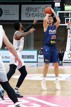 Basketball FIBA Europa Cup 5 Matchday Group I Round 2 at Oberfrankenhalle in Bayreuth Season 2021 2022 Medi Bayreuth vs Parma Parimatch Sacar Anim Medi Bayreuth 2 left Valerii Likhodei Parma Parimatch 23 right