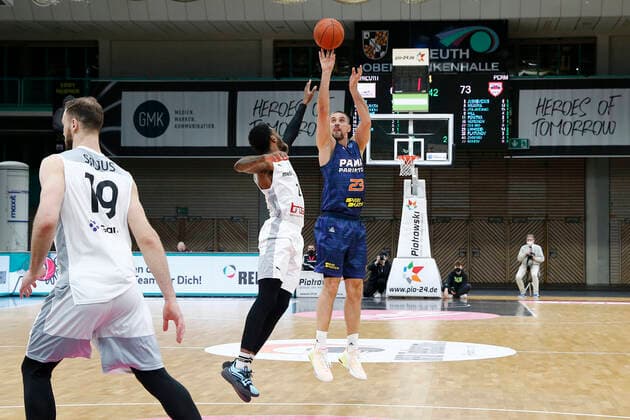 Basketball FIBA Europa Cup 5 Matchday Group I Round 2 at Oberfrankenhalle in Bayreuth Season 2021 2022 Medi Bayreuth vs Parma Parimatch Sacar Anim Medi Bayreuth 2 left Valerii Likhodei Parma Parimatch 23 right