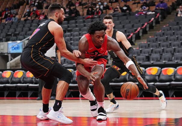 February 1, 2022, TORONTO, ON, CANADA: Toronto Raptors forward OG Anunoby (3) drives at Miami Heat guard Max Strus (31) during first half NBA, Basketball Herren, USA basketball action in Toronto on Tuesday, February 1, 2022. Canada News - February 1, 2022  - ZUMAc35_ 20220201_zaf_c35_094 Copyright: xNathanxDenettex