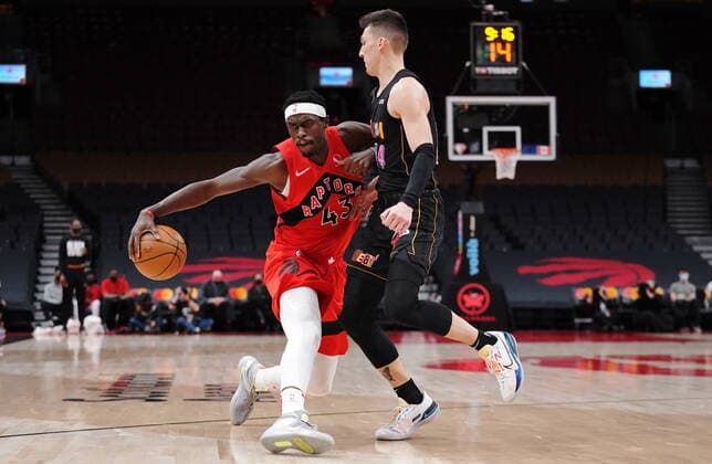 February 1, 2022, TORONTO, ON, CANADA: Toronto Raptors forward Pascal Siakam (43) protects the ball from Miami Heat guard Tyler Herro (14) during first half NBA, Basketball Herren, USA basketball action in Toronto on Tuesday, February 1, 2022. Canada News - February 1, 2022  - ZUMAc35_ 20220201_zaf_c35_101 Copyright: xNathanxDenettex