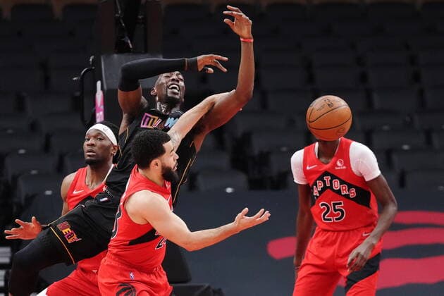 February 1, 2022, TORONTO, ON, CANADA: Miami Heat centre Bam Adebayo (13) and Toronto Raptors guard Fred VanVleet (23) battle for the ball during first half NBA, Basketball Herren, USA basketball action in Toronto on Tuesday, February 1, 2022. Canada News - February 1, 2022  - ZUMAc35_ 20220201_zaf_c35_102 Copyright: xNathanxDenettex