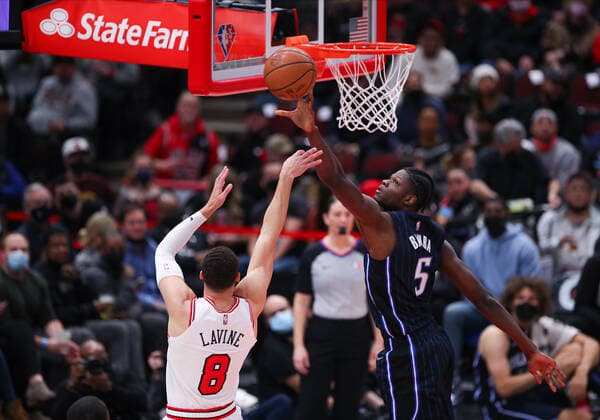 CHICAGO, IL - FEBRUARY 01: Orlando Magic center Mo Bamba (5) blocks Chicago Bulls guard Zach LaVine (8) shot in action during a NBA, Basketball Herren, USA game between the Orlando Magic and the Chicago Bulls on February 1, 2022 at the United Center in Chicago, IL. (Photo by Melissa Tamez Icon Sportswire) NBA: FEB 01 Magic at Bulls Icon22020124