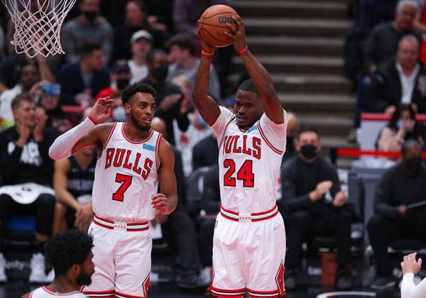 CHICAGO, IL - FEBRUARY 01: Chicago Bulls forward Javonte Green (24) grabs the rebound during a NBA, Basketball Herren, USA game between the Orlando Magic and the Chicago Bulls on February 1, 2022 at the United Center in Chicago, IL. (Photo by Melissa Tamez Icon Sportswire) NBA: FEB 01 Magic at Bulls Icon22020132