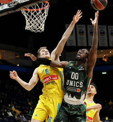 Malte Delow, John Brown III action game scene duel sports basketball Euroleague EL men season 2021 2022 02 02 2022 ALBA Berlin vs UNICS Kazan