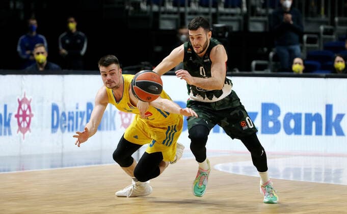 Jonas Mattissek, Marco Spissu action game scene duel sports basketball Euroleague EL men season 2021 2022 02 02 2022 ALBA Berlin vs UNICS Kazan
