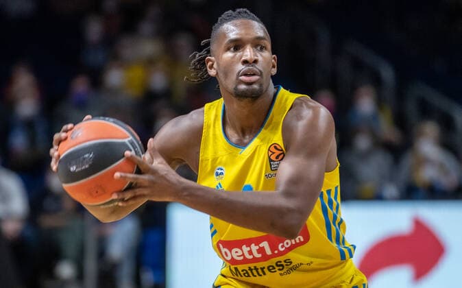 Basketball EuroLeague, ALBA Berlin UNICS Kazan, Matchday 24, Mercedes Benz Arena ALBAs Jaleen Smith plays the ball ALBA Berlin UNICS Kazan