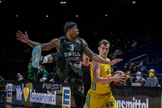Basketball Berlin 02 02 2022 2021 2022 Euroleague Regular Season Alba Berlin UNICS Kazan Malte Delow Alba Berlin, No 06 Isaiah Canaan Kazan, No 03