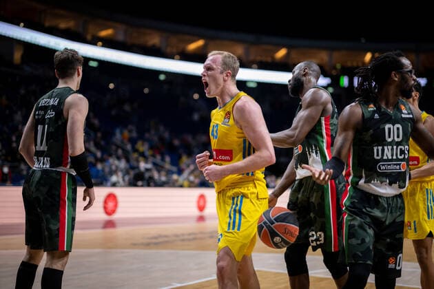 Basketball Berlin 02 02 2022 Season 2021 2022 Euroleague Regular Season Alba Berlin UNICS Kazan Luke Sikma Alba Berlin, No 43 Cheers