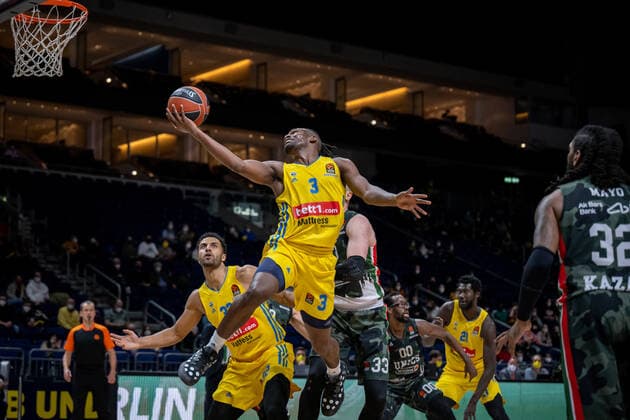 Basketball Berlin 02 02 2022 2021 2022 Euroleague Regular Season Alba Berlin UNICS Kazan Jaleen Smith Alba Berlin, No 03 Andrey Vorontsevich Kazan, No 33