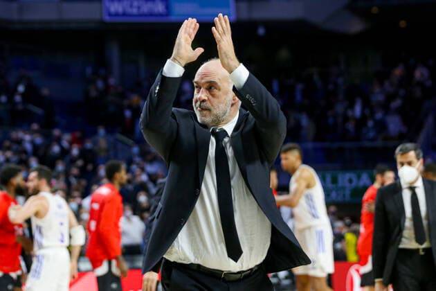 2nd February 2022 Wizink Center Madrid Spain Turkish Airlines Euroleague Basketball Real Madrid vs Olympiacos Piraeus Pablo Laso Madrid celebrating the victory of the game Madrid Madrid Spain Baloncesto Copyright: xAlbaxPachecox xAgenciaxLOFx
