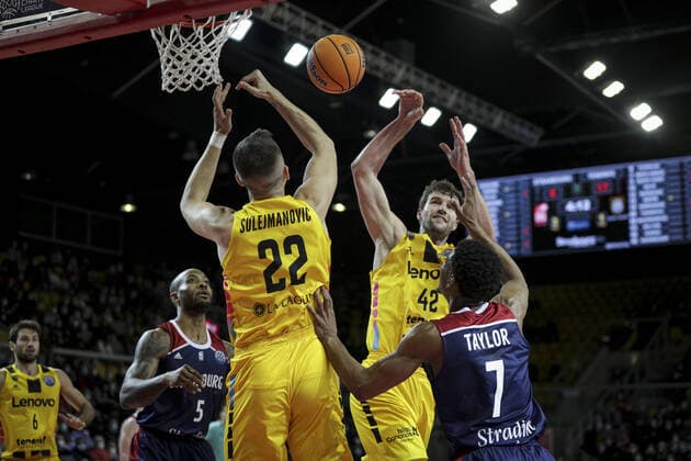 Aaron Doomekamp 42 BASKET BALL : SIG Strasbourg vs Tenerife - Ligue des Champions - 02 02 2022 ElyxandroCegarra Panoramic 