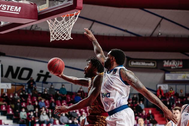 Julyan Stone (Umana Reyer Venezia) and Sindarius Thornwell (Ratiopharm ULM) during Umana Reyer Venezia vs Ratiopharm Ulm, Basketball EuroCup Championship in Venice, Italy, February 02 2022  Copyright: xMattiaxRadonix xIPAx xx 0