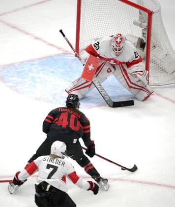 (220203) -- BEIJING, Feb. 3, 2022 -- Athletes compete during the women s Ice hockey, Eishockey preliminary round Group A match between Canada and Switzerland at the National Indoor Stadium in Beijing, China, Feb. 3, 2022. ) (BEIJING2022)CHINA-BEIJING-OLYMPIC Winter games, Winterspiele,Spiele, Summer games ICE HOCKEY-WOMEN S PRELIMINARY (CN) LixAn 