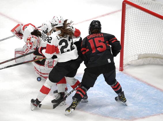 (220203) -- BEIJING, Feb. 3, 2022 -- Athletes compete during the women s Ice hockey, Eishockey preliminary round Group A match between Canada and Switzerland at the National Indoor Stadium in Beijing, China, Feb. 3, 2022. ) (BEIJING2022)CHINA-BEIJING-OLYMPIC Winter games, Winterspiele,Spiele, Summer games ICE HOCKEY-WOMEN S PRELIMINARY (CN) LixAn 