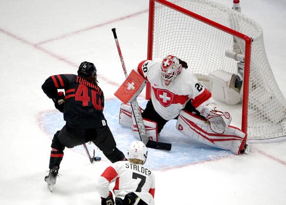 (220203) -- BEIJING, Feb. 3, 2022 -- Athletes compete during the women s Ice hockey, Eishockey preliminary round Group A match between Canada and Switzerland at the National Indoor Stadium in Beijing, China, Feb. 3, 2022. ) (BEIJING2022)CHINA-BEIJING-OLYMPIC Winter games, Winterspiele,Spiele, Summer games ICE HOCKEY-WOMEN S PRELIMINARY (CN) LixAn 