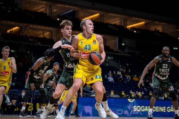 Basketball Berlin 02 02 2022 Season 2021 2022 Euroleague Regular Season Alba Berlin UNICS Kazan Luke Sikma Alba Berlin, No 43 Mario Hezonja Kazan, No 11