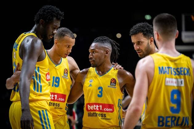 Basketball Berlin 02 02 2022 Season 2021 2022 Euroleague Regular Season Alba Berlin UNICS Kazan Christ Koumadje Alba Berlin, No 21 Louis Olinde Alba Berlin, No 19 Jaleen Smith Alba Berlin, No 03 Johannes Thiemann Alba Berlin, No 32 Jonas Mattisseck Alba Berlin, No 09 vlnr