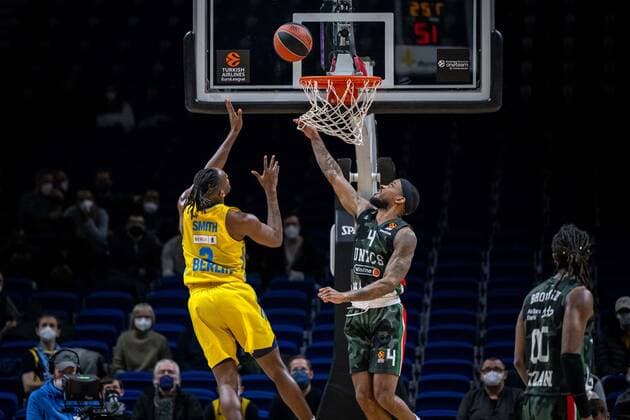 Basketball Berlin 02 02 2022 2021 2022 Euroleague Regular Season Alba Berlin UNICS Kazan Jaleen Smith Alba Berlin, No 03 Lorenzo Brown Kazan, No 04