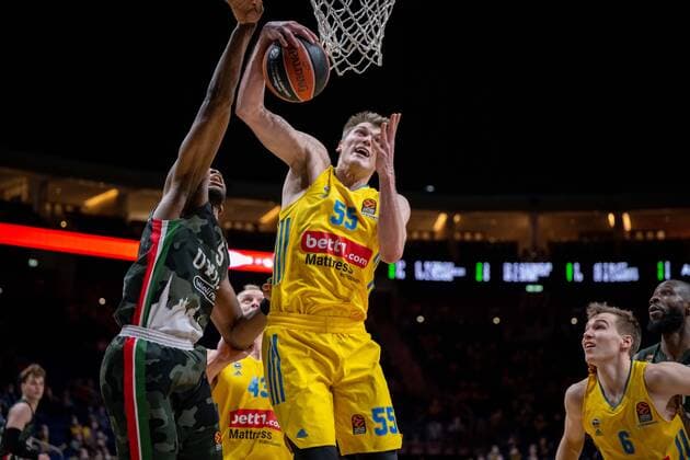 Basketball Berlin 02 02 2022 2021 2022 Euroleague Regular Season Alba Berlin UNICS Kazan Ben Lammers Alba Berlin, No 55 Isaiah Canaan Kazan, No 03
