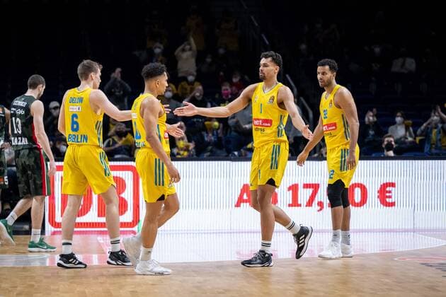 Basketball Berlin 02 02 2022 Season 2021 2022 Euroleague Regular Season Alba Berlin UNICS Kazan Oscar Da Silva Alba Berlin, No 01 Johannes Thiemann Alba Berlin, No 32 Maodo Lo Alba Berlin, No 00 Malte Delow Alba Berlin, No 06 Cheers