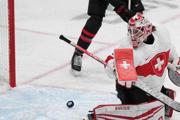 (220203) -- BEIJING, Feb. 3, 2022 -- Team Canada goals during the women s Ice hockey, Eishockey preliminary round Group A match between Canada and Switzerland at the National Indoor Stadium in Beijing, China, Feb. 3, 2022. ) (BEIJING2022) CHINA-BEIJING-OLYMPIC Winter games, Winterspiele,Spiele, Summer games ICE HOCKEY-WOMEN S PRELIMINARY (CN) DuxYu 