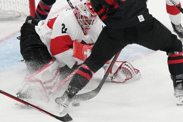 (220203) -- BEIJING, Feb. 3, 2022 -- Athletes compete during the women s Ice hockey, Eishockey preliminary round Group A match between Canada and Switzerland at the National Indoor Stadium in Beijing, China, Feb. 3, 2022. ) (BEIJING2022) CHINA-BEIJING-OLYMPIC Winter games, Winterspiele,Spiele, Summer games ICE HOCKEY-WOMEN S PRELIMINARY (CN) DuxYu 