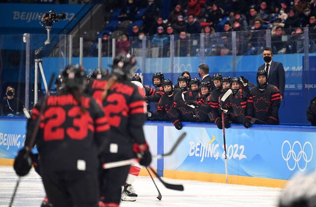 (220203) -- BEIJING, Feb. 3, 2022 -- Athletes of Canada celebrate scoring during the women s Ice hockey, Eishockey preliminary round Group A match between Canada and Switzerland at National Indoor Stadium in Beijing, China, Feb. 3, 2022. ) (BEIJING2022)CHINA-BEIJING-OLYMPIC Winter games, Winterspiele,Spiele, Summer games ICE HOCKEY-WOMEN S PRELIMINARY?(CN) LixZiheng 