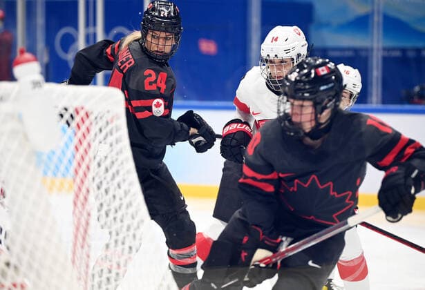 (220203) -- BEIJING, Feb. 3, 2022 -- Natalie Spooner (1st L) of Canada competes during the women s Ice hockey, Eishockey preliminary round Group A match between Canada and Switzerland at National Indoor Stadium in Beijing, China, Feb. 3, 2022. ) (BEIJING2022)CHINA-BEIJING-OLYMPIC Winter games, Winterspiele,Spiele, Summer games ICE HOCKEY-WOMEN S PRELIMINARY?(CN) LixZiheng 