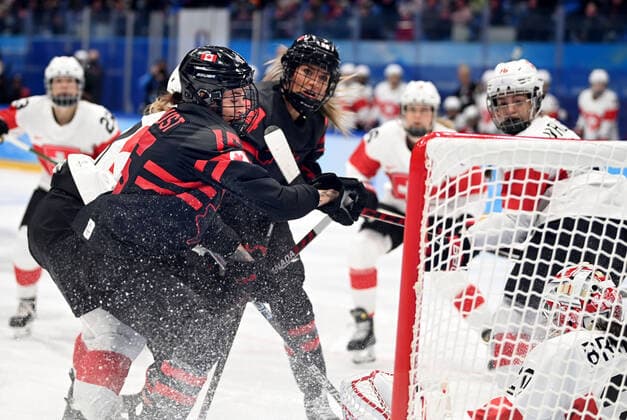 (220203) -- BEIJING, Feb. 3, 2022 -- Melodie Daoust (front) of Canada competes during the women s Ice hockey, Eishockey preliminary round Group A match between Canada and Switzerland at National Indoor Stadium in Beijing, China, Feb. 3, 2022. ) (BEIJING2022)CHINA-BEIJING-OLYMPIC Winter games, Winterspiele,Spiele, Summer games ICE HOCKEY-WOMEN S PRELIMINARY?(CN) LixZiheng 