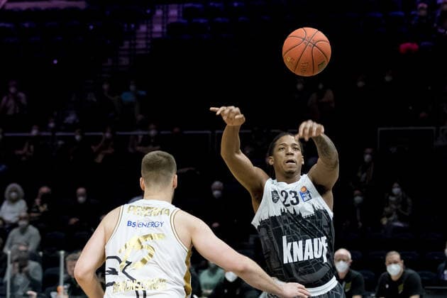 Basketball Loewen Braunschweig s Oliver Wuerzburg Desi Rodriguez No 23 s Oliver Wuerzburg Basketball Loewen Braunschweig s Oliver Wuerzburg, basketball, BBL, season 2021 2022, 03 02 2022 Braunschweig. Copyright: xEibner-Pressefoto Jan-FredericxHelbigx