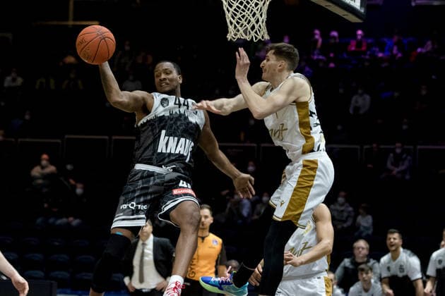 Basketball Loewen Braunschweig s Oliver Wuerzburg William Buford No 44 s Oliver Wuerzburg Basketball Loewen Braunschweig s Oliver Wuerzburg, basketball, BBL, season 2021 2022, 03 02 2022 Braunschweig. Copyright: xEibner-Pressefoto Jan-FredericxHelbigx