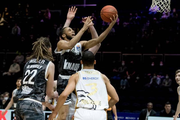 Basketball Loewen Braunschweig s Oliver Wuerzburg Cameron Hunt Nr 24 s Oliver Wuerzburg Craig Moller Nr 22 s Oliver Wuerzburg Nicholas Tischler Nr 3 Basketball Loewen Braunschweig Basketball Loewen Braunschweig s Oliver Wuerzburg, Basketball, BBL, Season 2021 2022, 03 02 2022 Braunschweig Copyright: xEibner-Pressefoto Jan-FredericxHelbigx