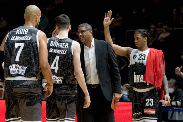 Basketball Loewen Braunschweig s Oliver Wuerzburg Steven Key assistant coach s Oliver Wuerzburg Desi Rodriguez No 23 s Oliver Wuerzburg Julius Boehmer No 4 s Oliver Wuerzburg Alex King No 7 s Oliver Wuerzburg Basketball Loewen Braunschweig s Oliver Wuerzburg, Basketball, BBL, 2021 2022 season, 03 02 2022 Braunschweig. Copyright: xEibner-Pressefoto Jan-FredericxHelbigx