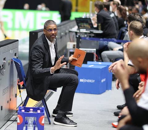 Assistant Coach Steven Key s Oliver Wuerzburg