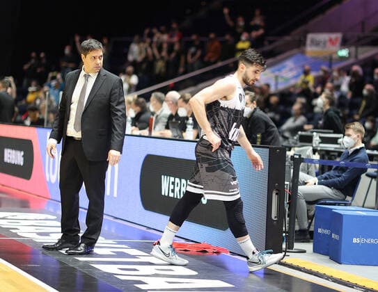 Headcoach Sasa Filipovski s Oliver Wuerzburg , Luciano Parodi s Oliver Wuerzburg