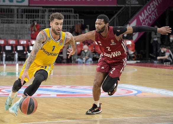 03 02 2022, xemx, basketball euroleague, FC Bayern Muenchen Maccabi Electra Tel Aviv emspor, v l Scottie Wilbekin Maccabi Electra Tel Aviv , Corey Walden FC Bayern Basketball Muenchen